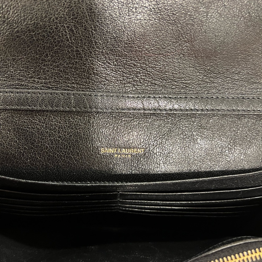 Handbags - Picture 4 of 7